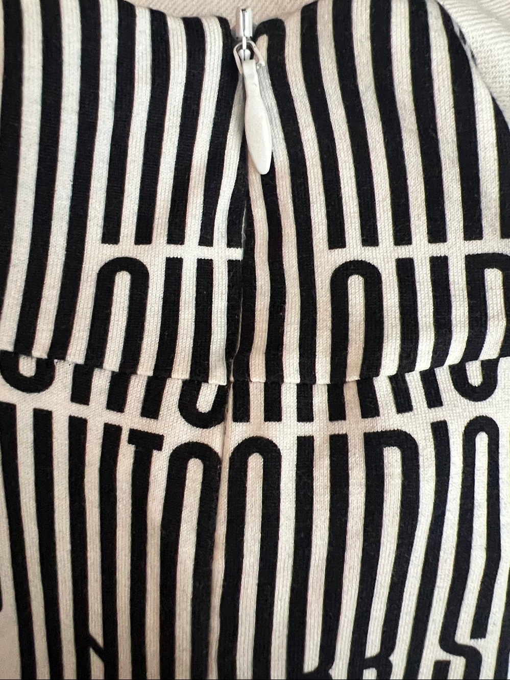 Akris Punto Optical Logo Mock Neck Stretch Top Black White Size 6 - Picture 6 of 8